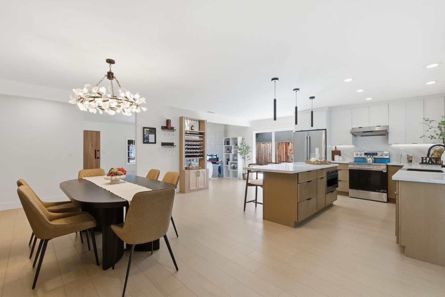 5019 Avenida De Lago