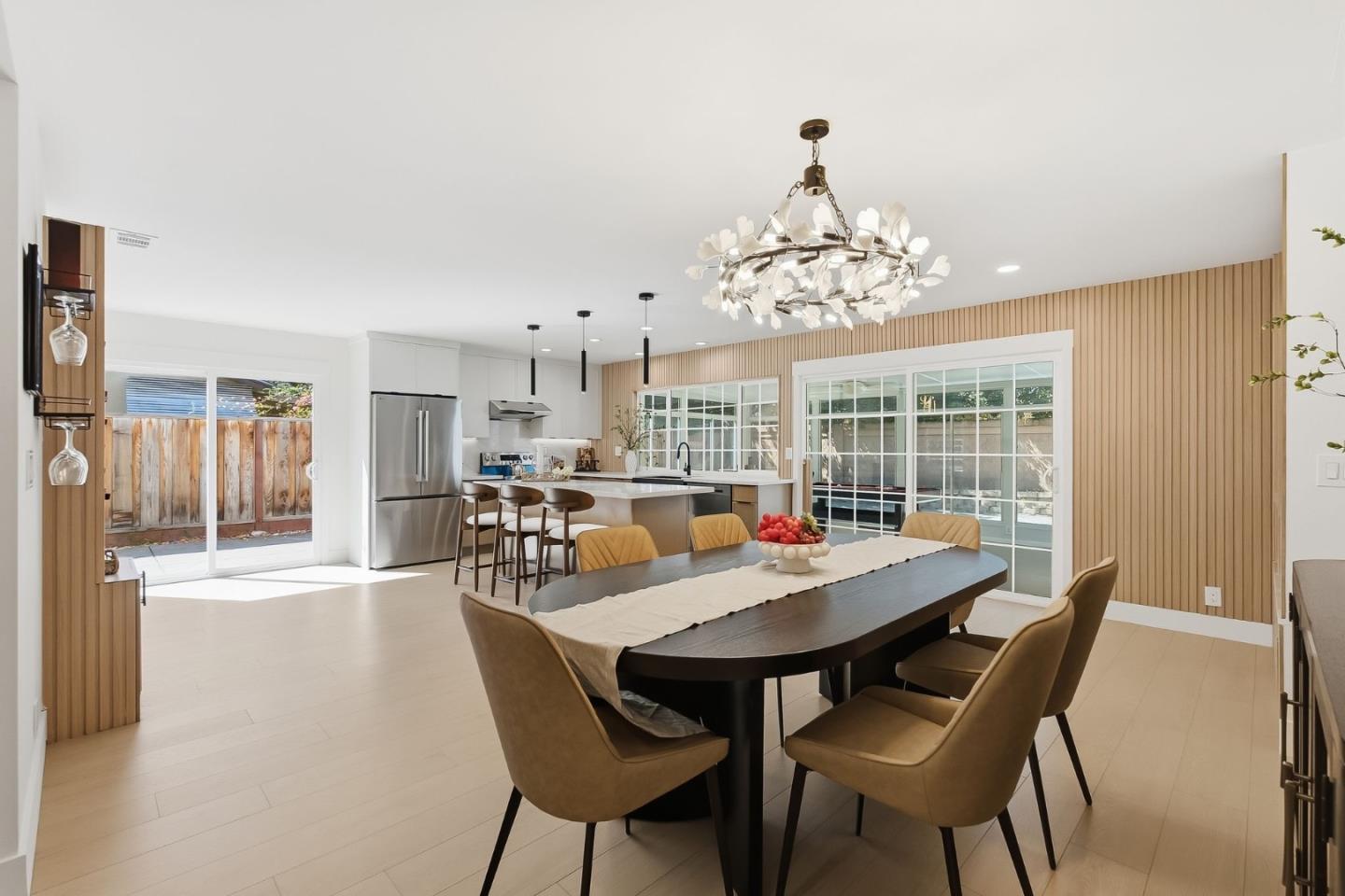 5019 Avenida De Lago
