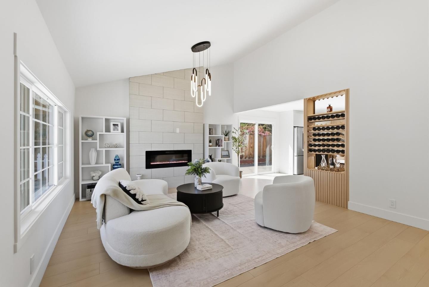 5019 Avenida De Lago
