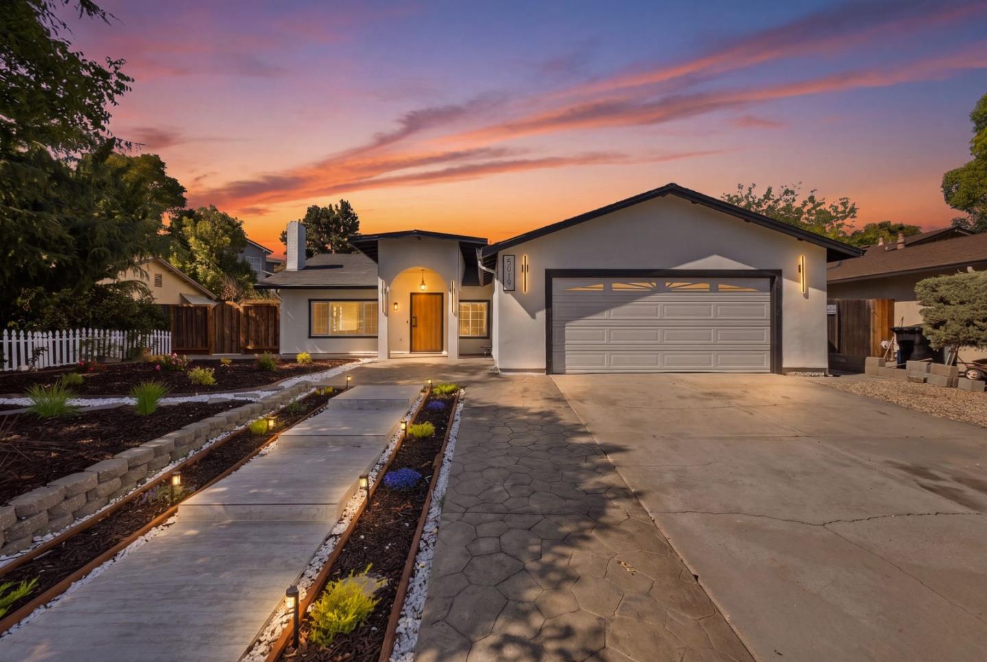 5019 Avenida De Lago