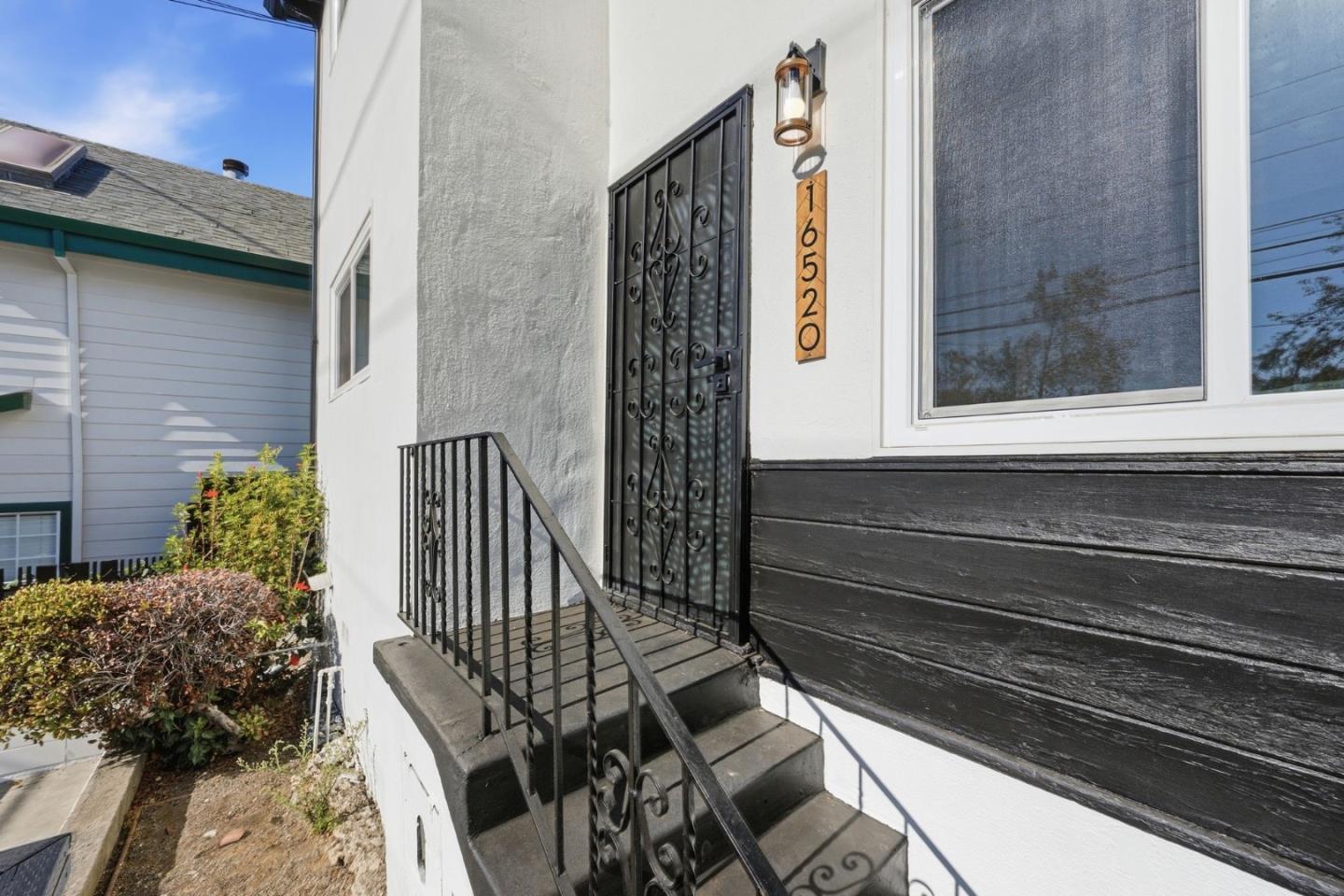 16522 Foothill BLVD