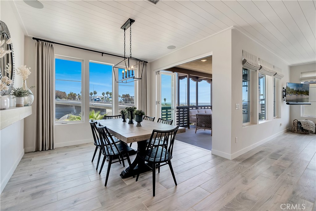 1417 Doheny Way