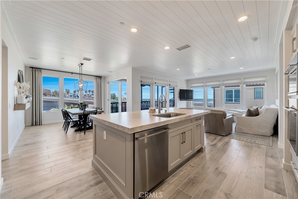 1417 Doheny Way
