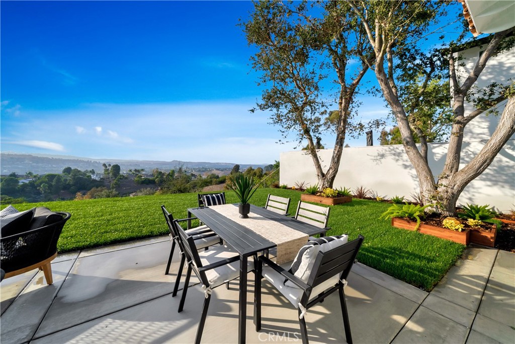 24471 Los Serranos Drive