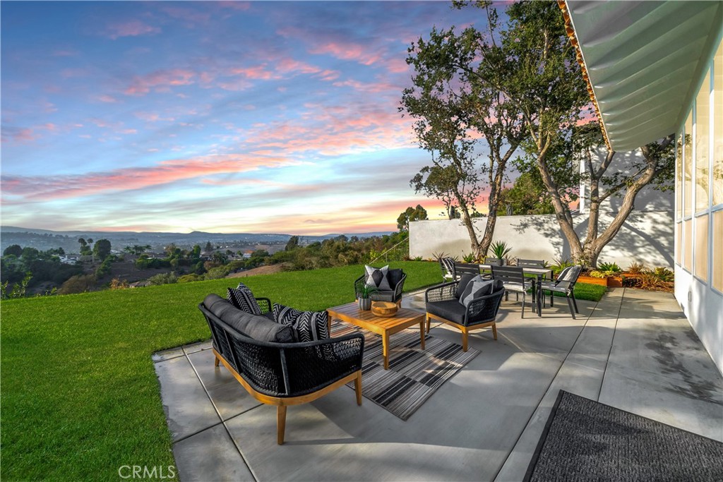 24471 Los Serranos Drive
