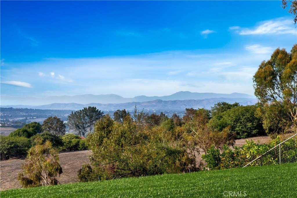 24471 Los Serranos Drive