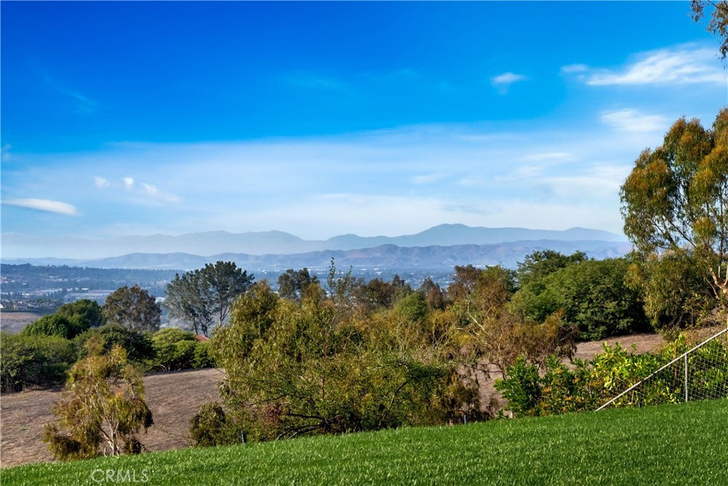 24471 Los Serranos Drive