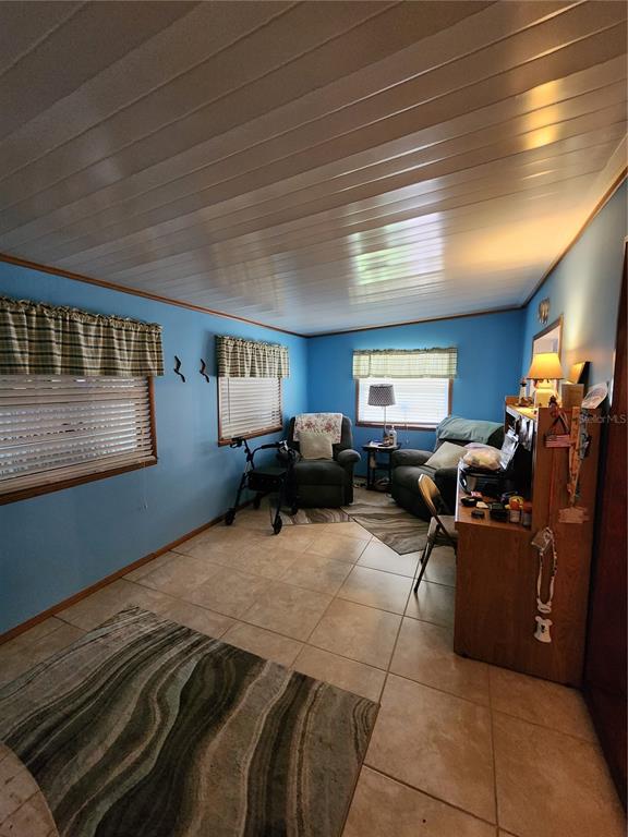 217 GREEN MEADOW DR