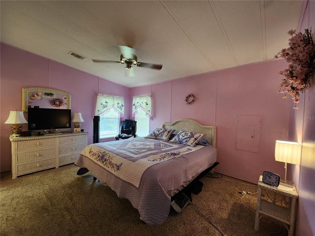217 GREEN MEADOW DR