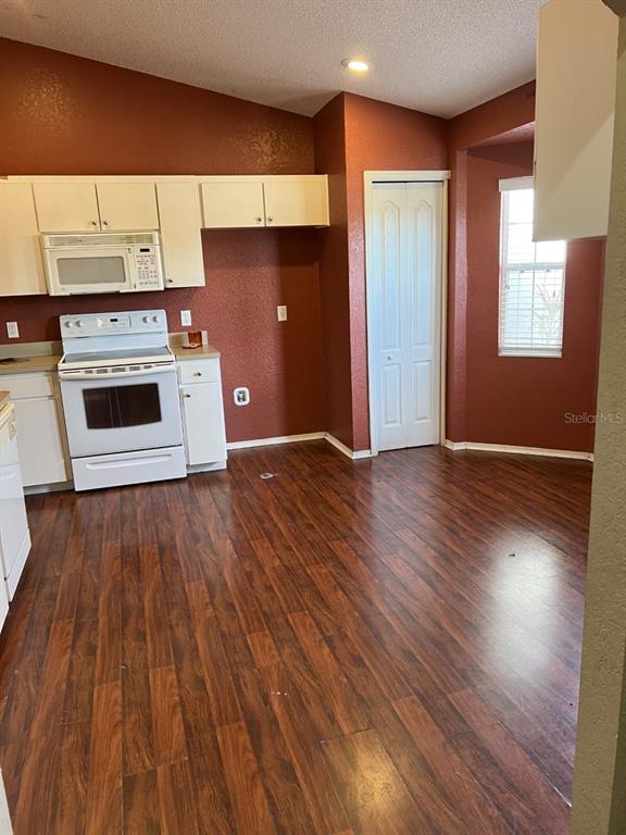 6065 HILLSIDE HEIGHTS DR