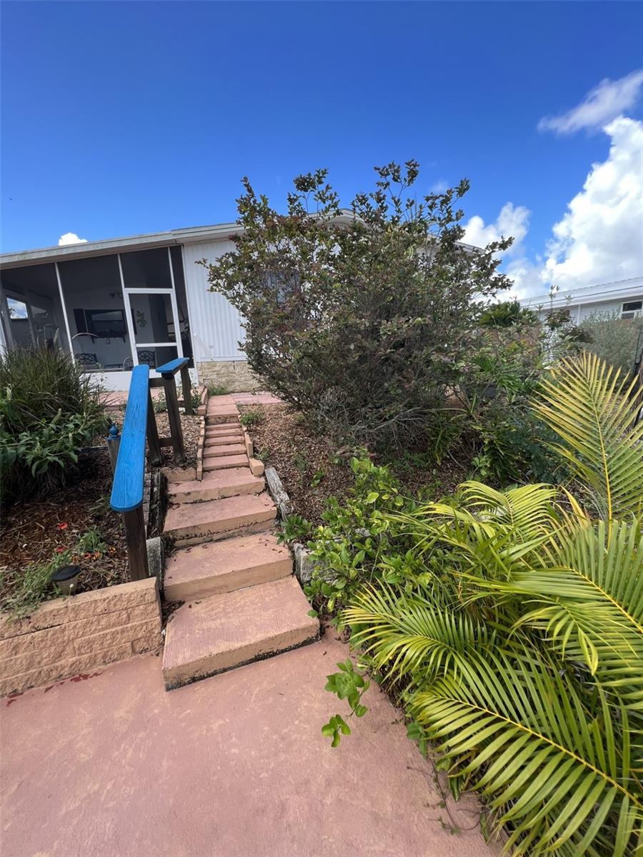 8674 BREEZE HILL DR