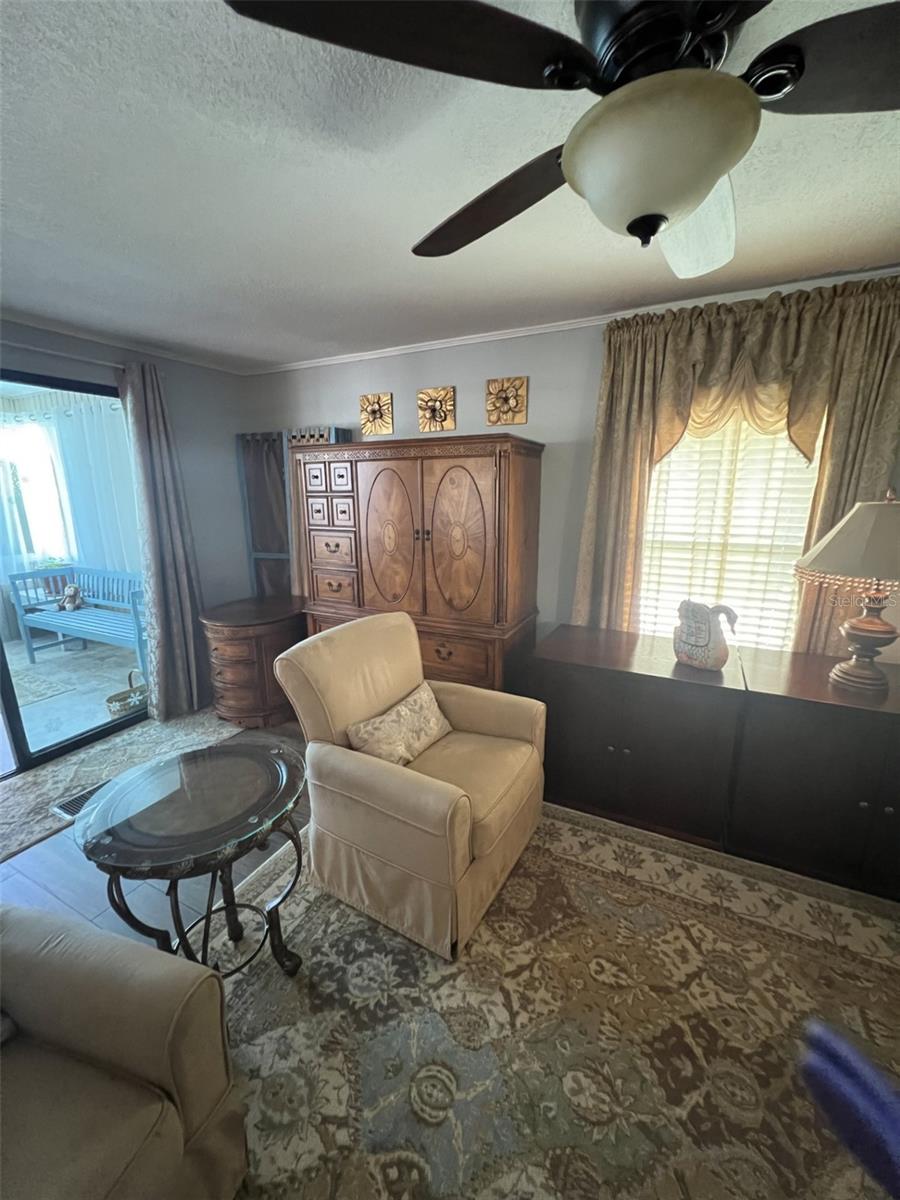 8674 BREEZE HILL DR