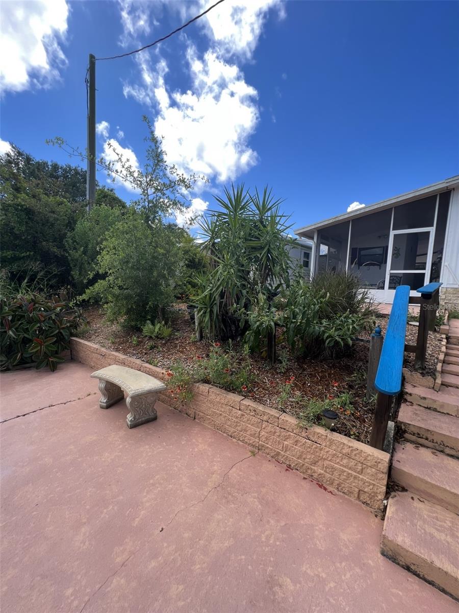 8674 BREEZE HILL DR