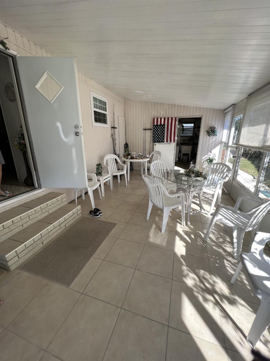 9072 LAKE POINT BLVD