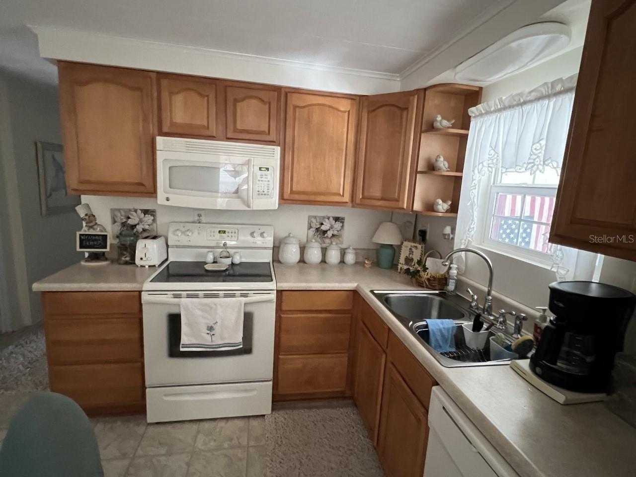 9072 LAKE POINT BLVD