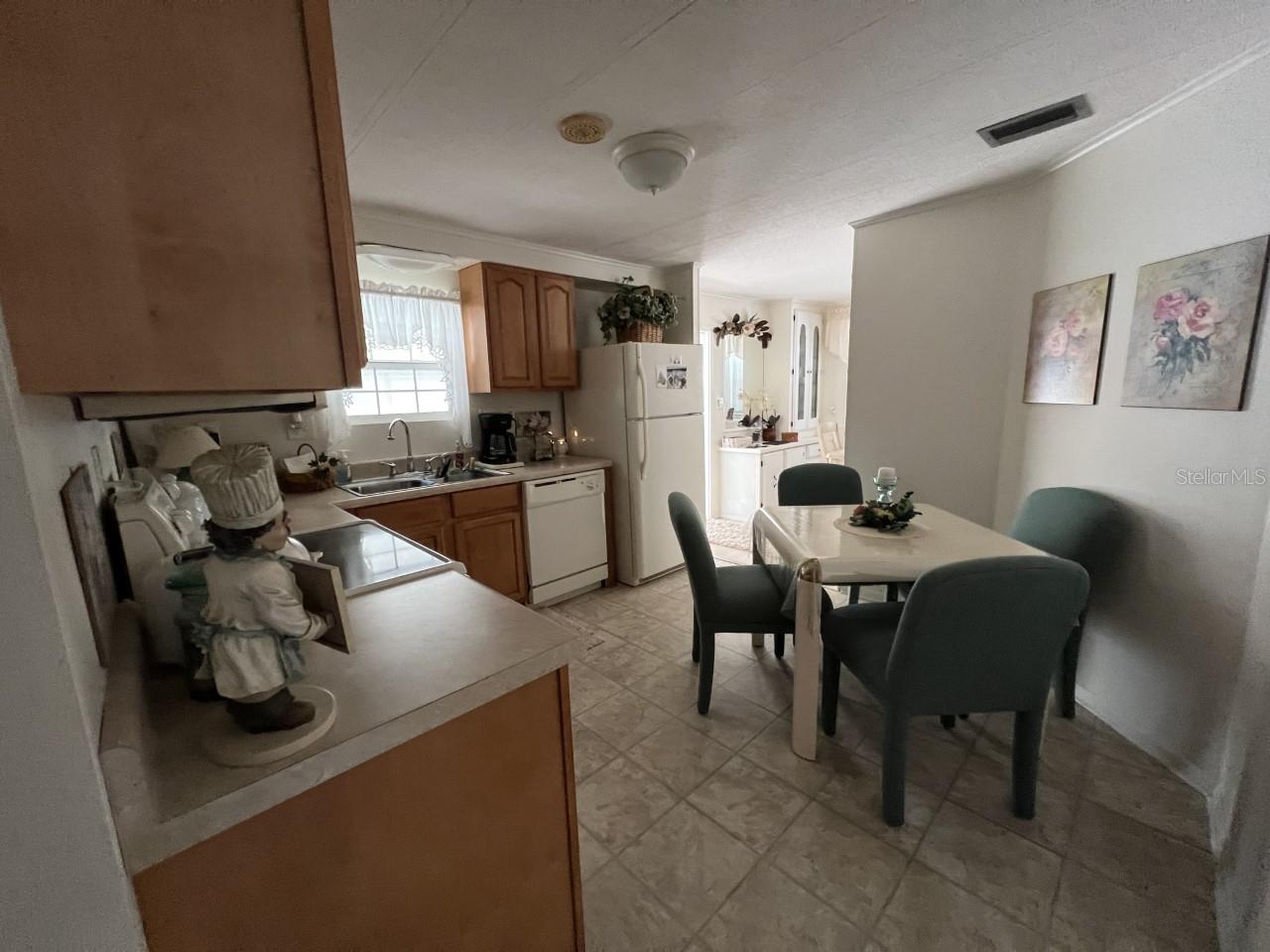 9072 LAKE POINT BLVD