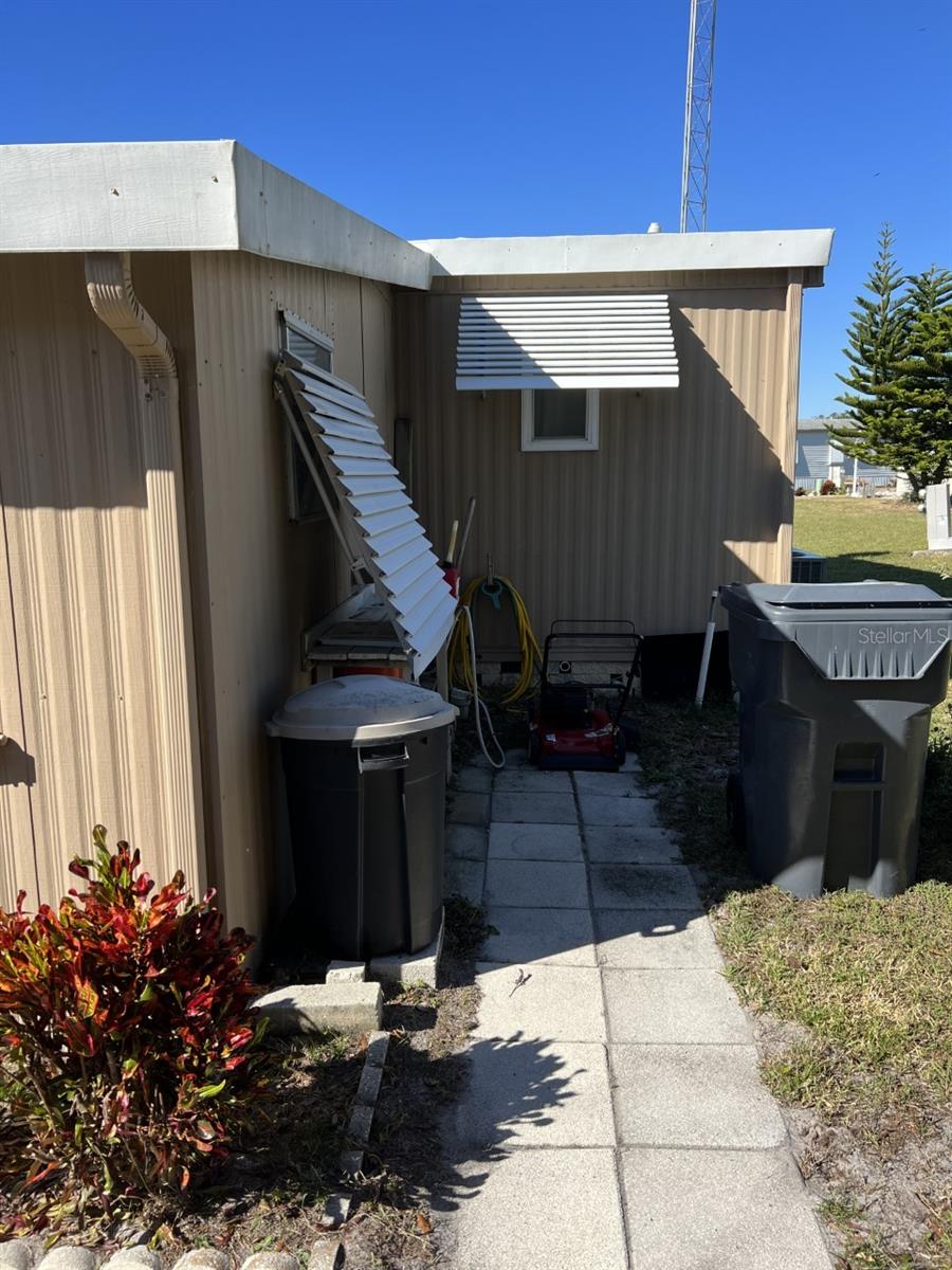 9072 LAKE POINT BLVD