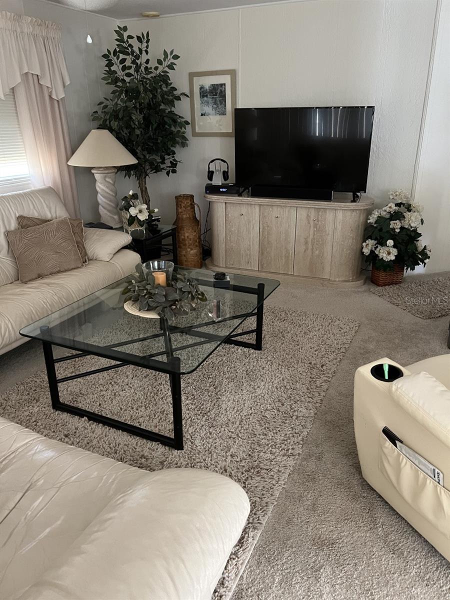 9072 LAKE POINT BLVD