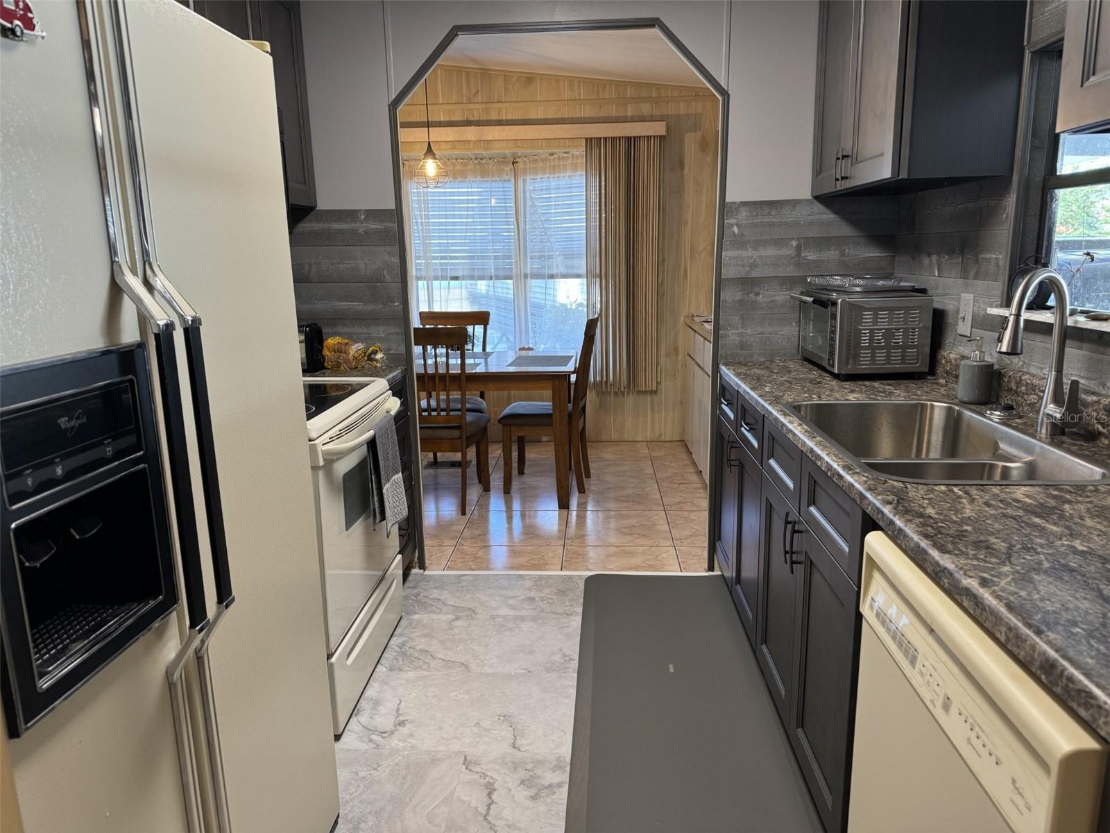 9000 LAKE POINT BLVD