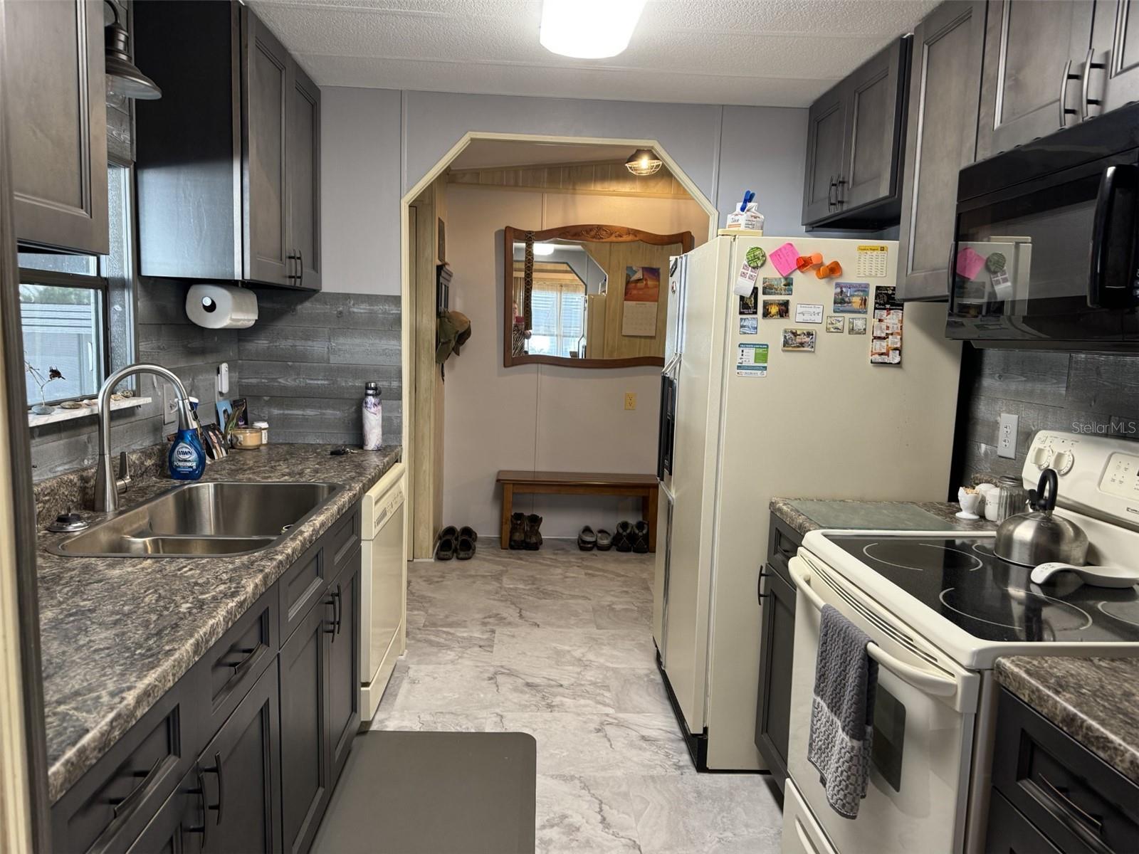 9000 LAKE POINT BLVD