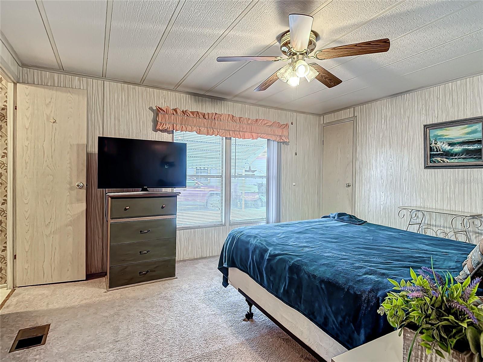 161 CANDLEWOOD DR