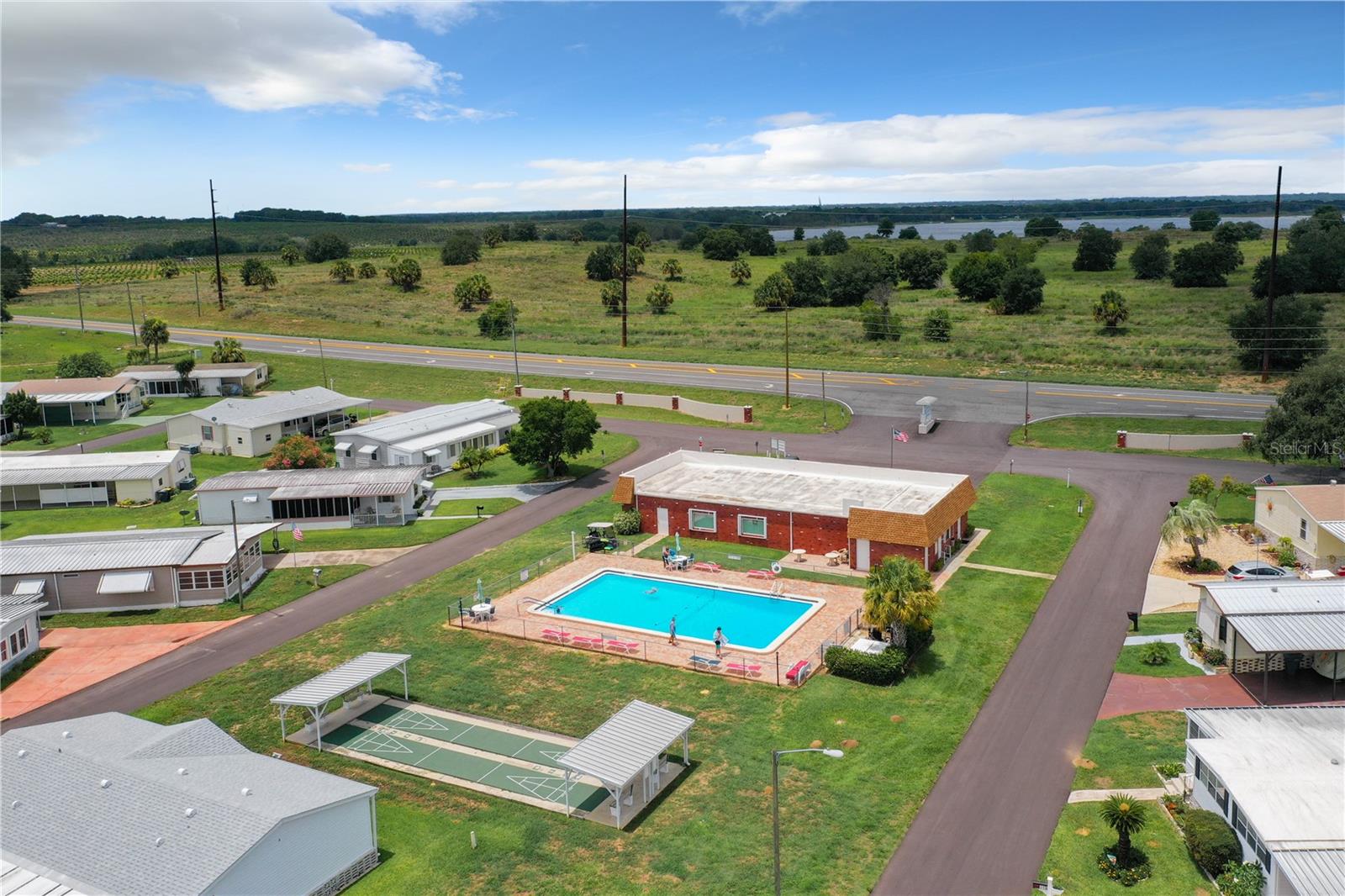 161 CANDLEWOOD DR