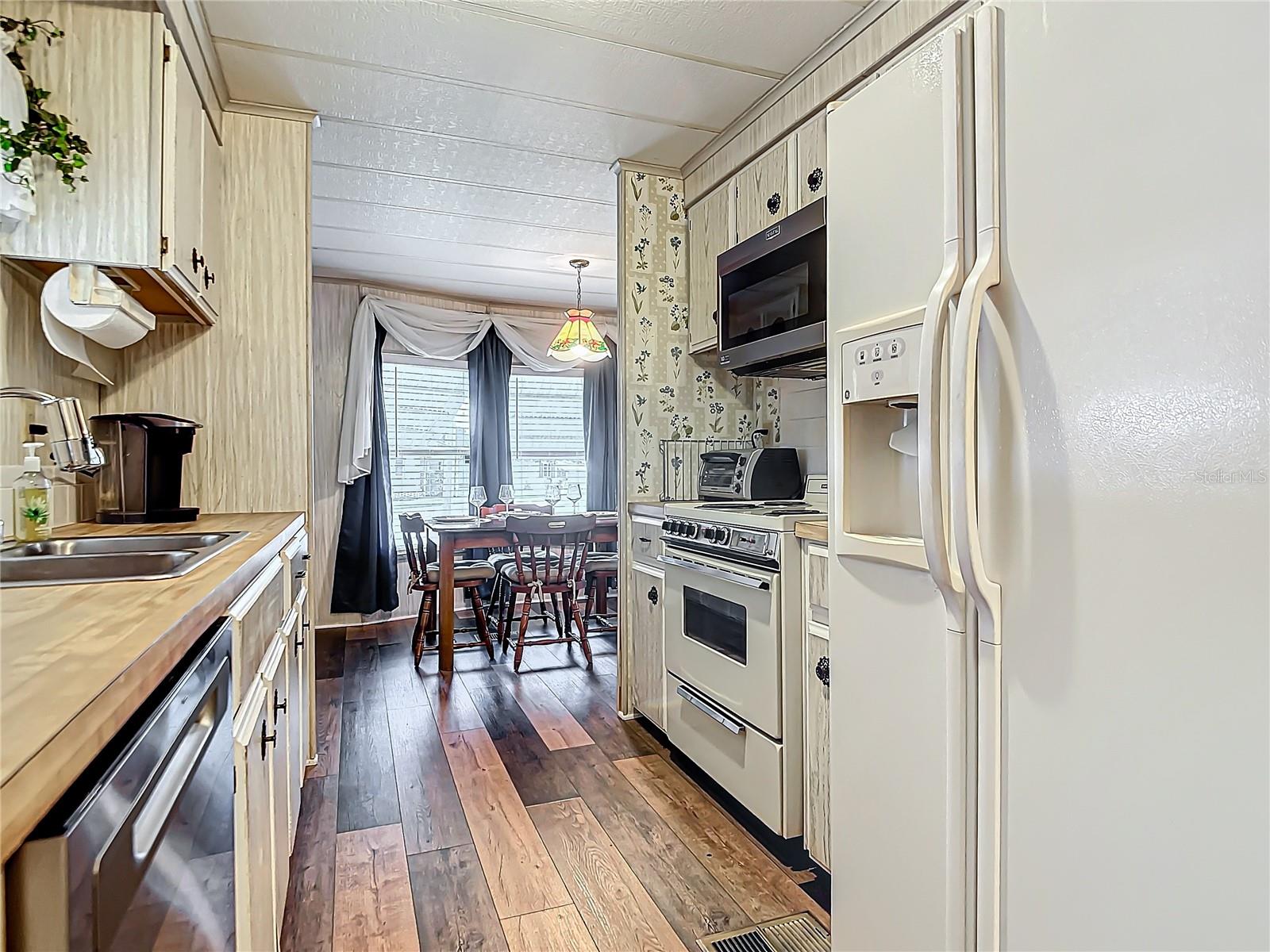 161 CANDLEWOOD DR
