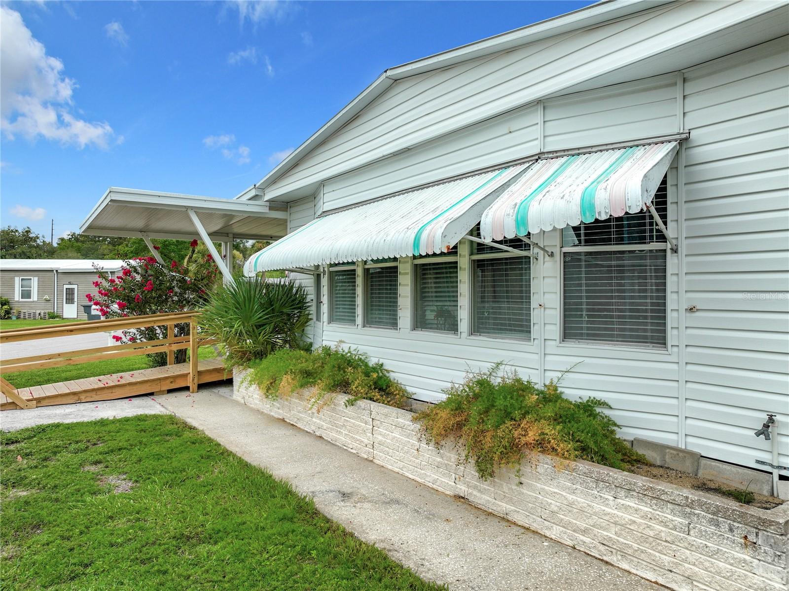 161 CANDLEWOOD DR