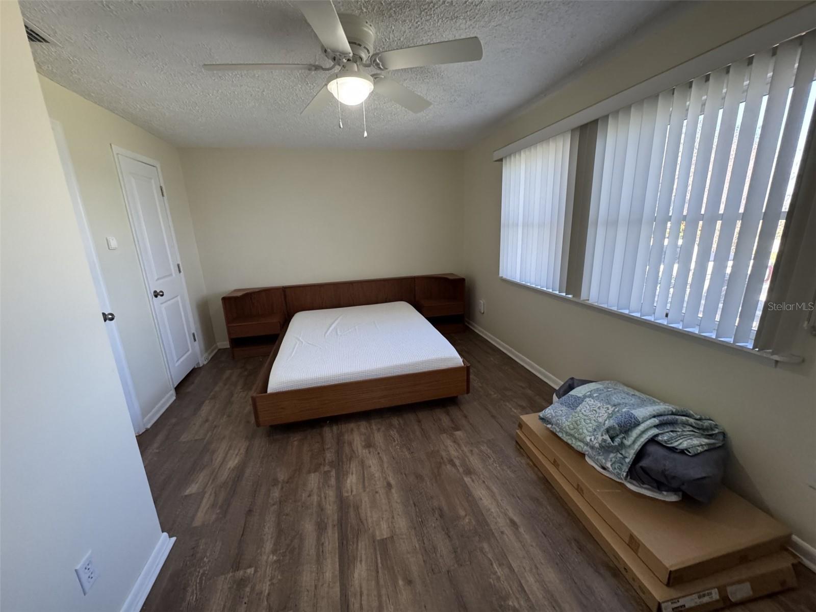 922 S LAKE REEDY BLVD