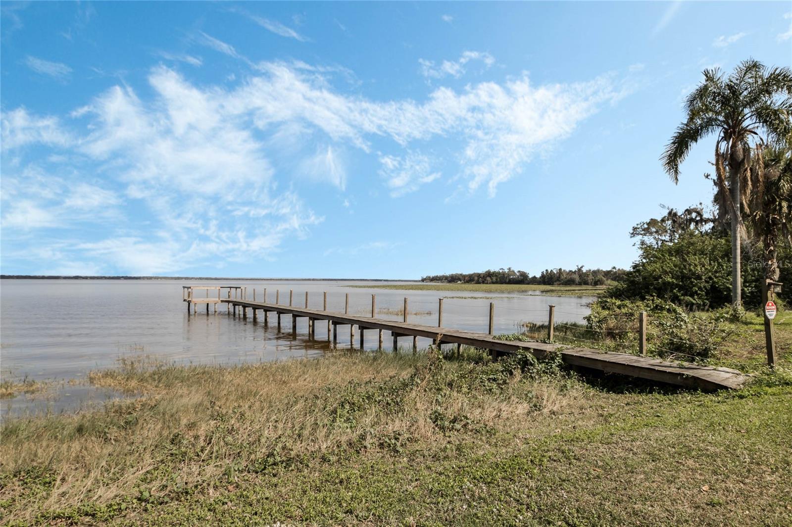 922 S LAKE REEDY BLVD