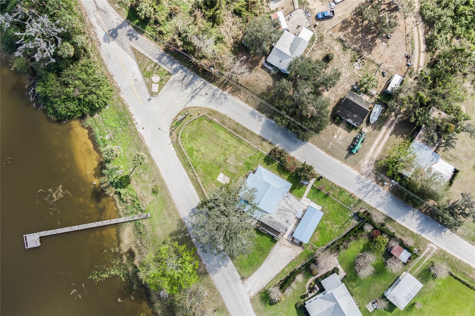 922 S LAKE REEDY BLVD
