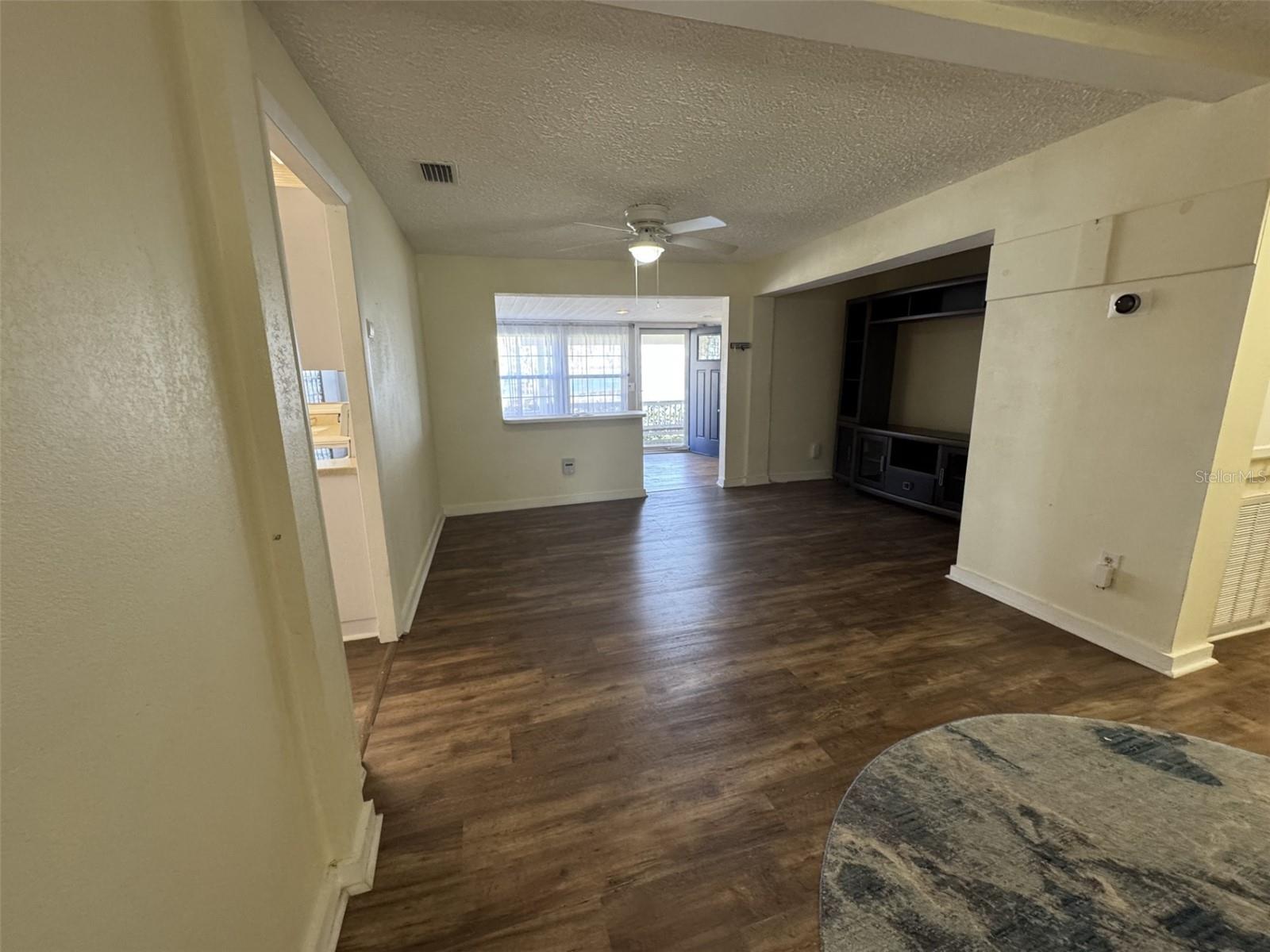 922 S LAKE REEDY BLVD