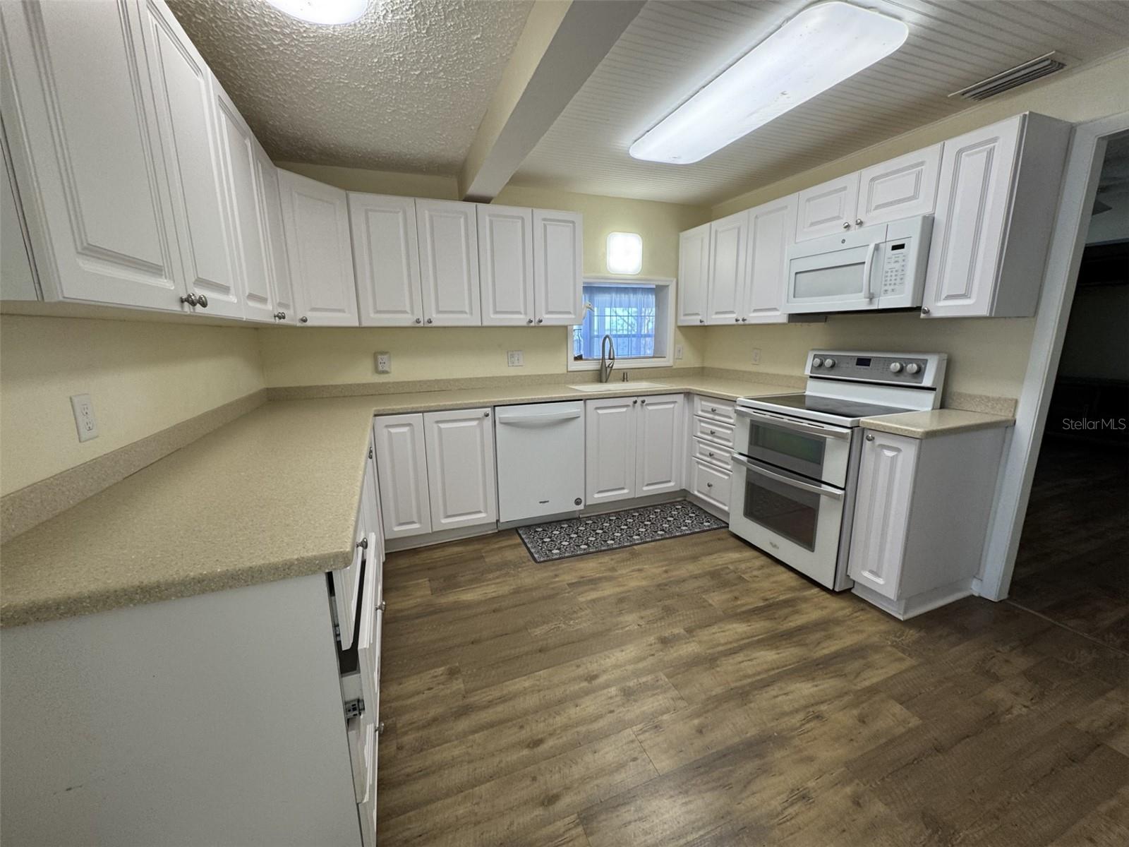 922 S LAKE REEDY BLVD