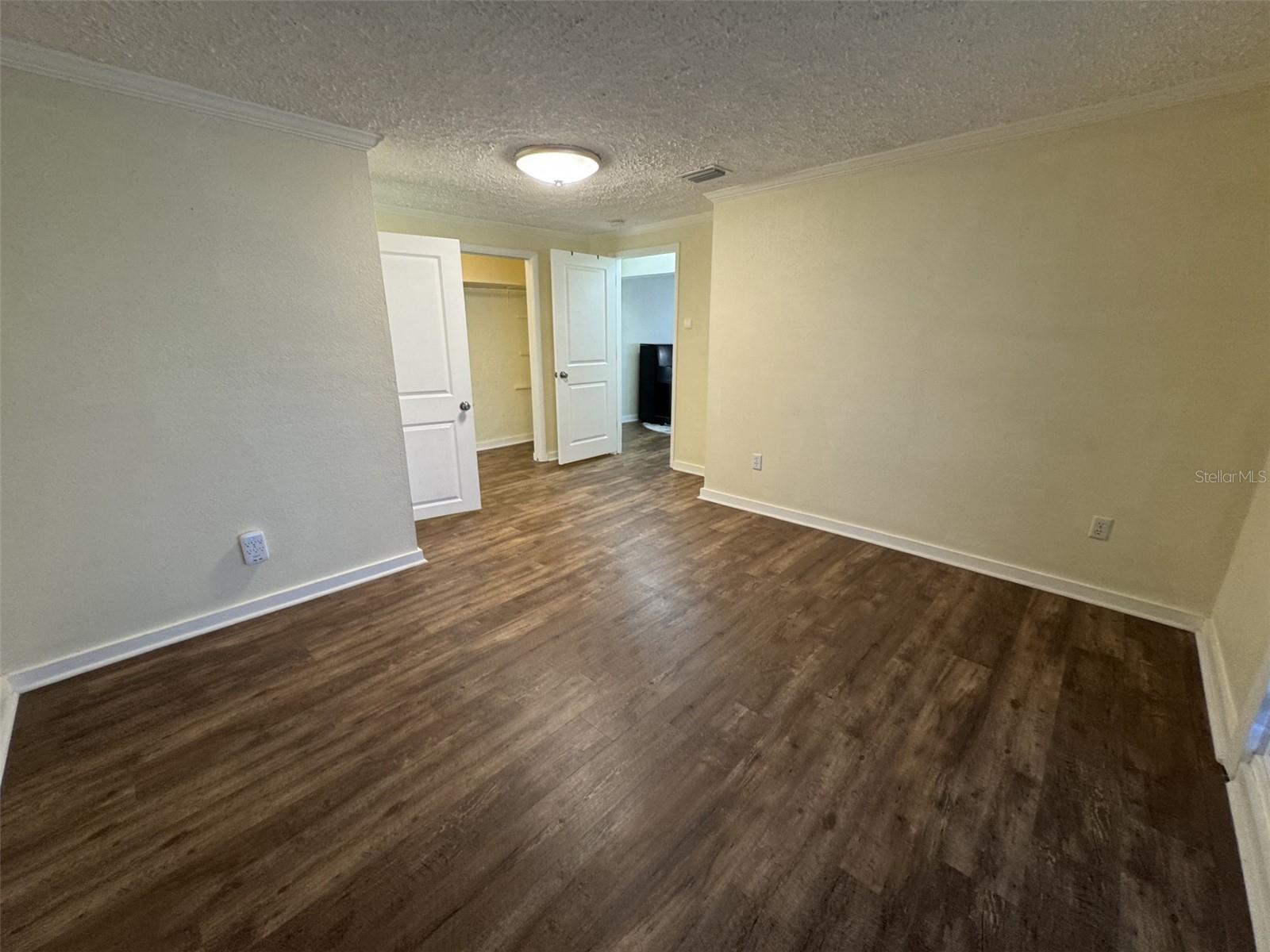 922 S LAKE REEDY BLVD