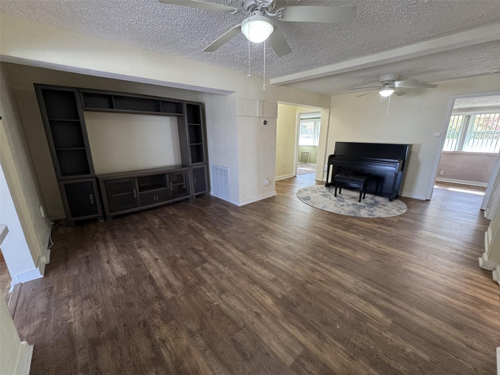 922 S LAKE REEDY BLVD