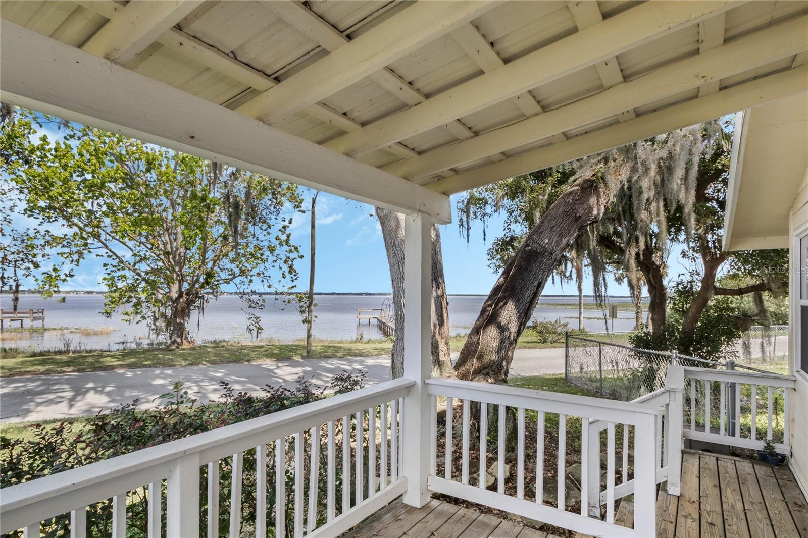 922 S LAKE REEDY BLVD
