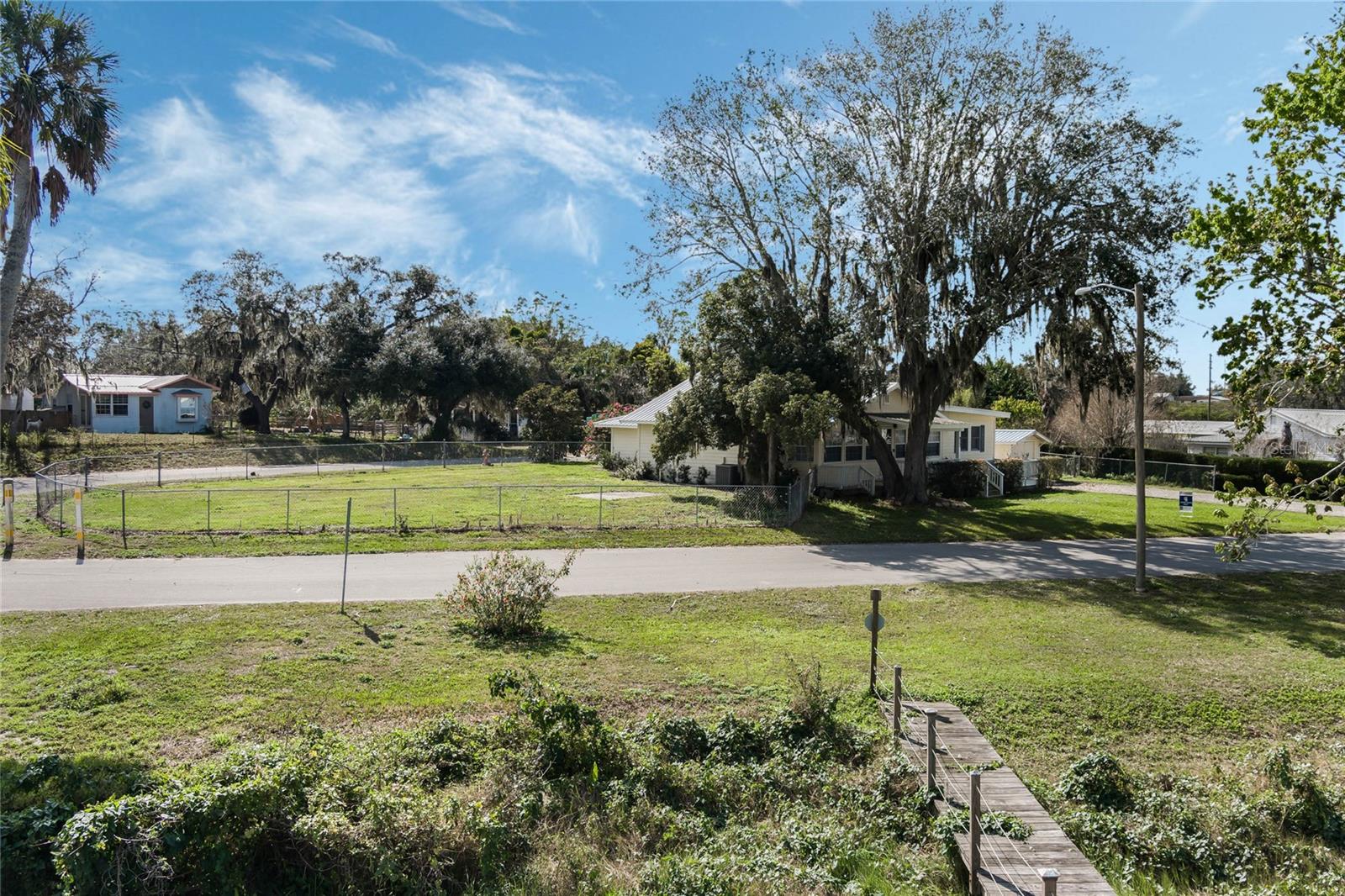 922 S LAKE REEDY BLVD
