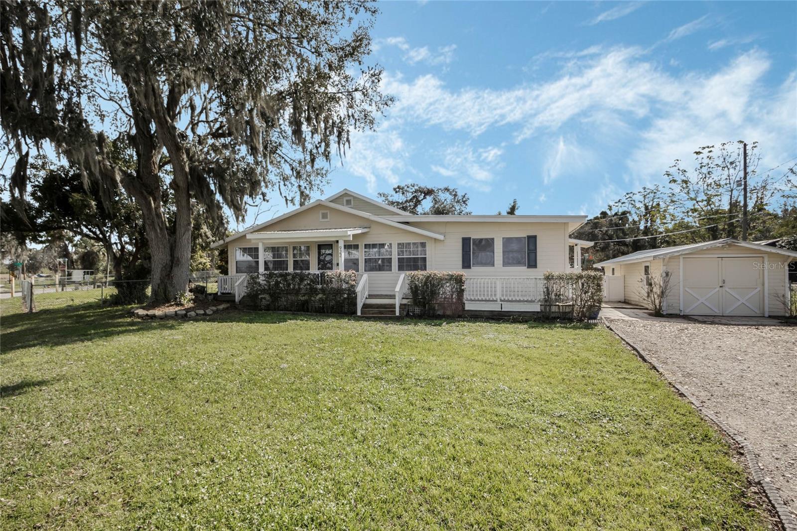 922 S LAKE REEDY BLVD