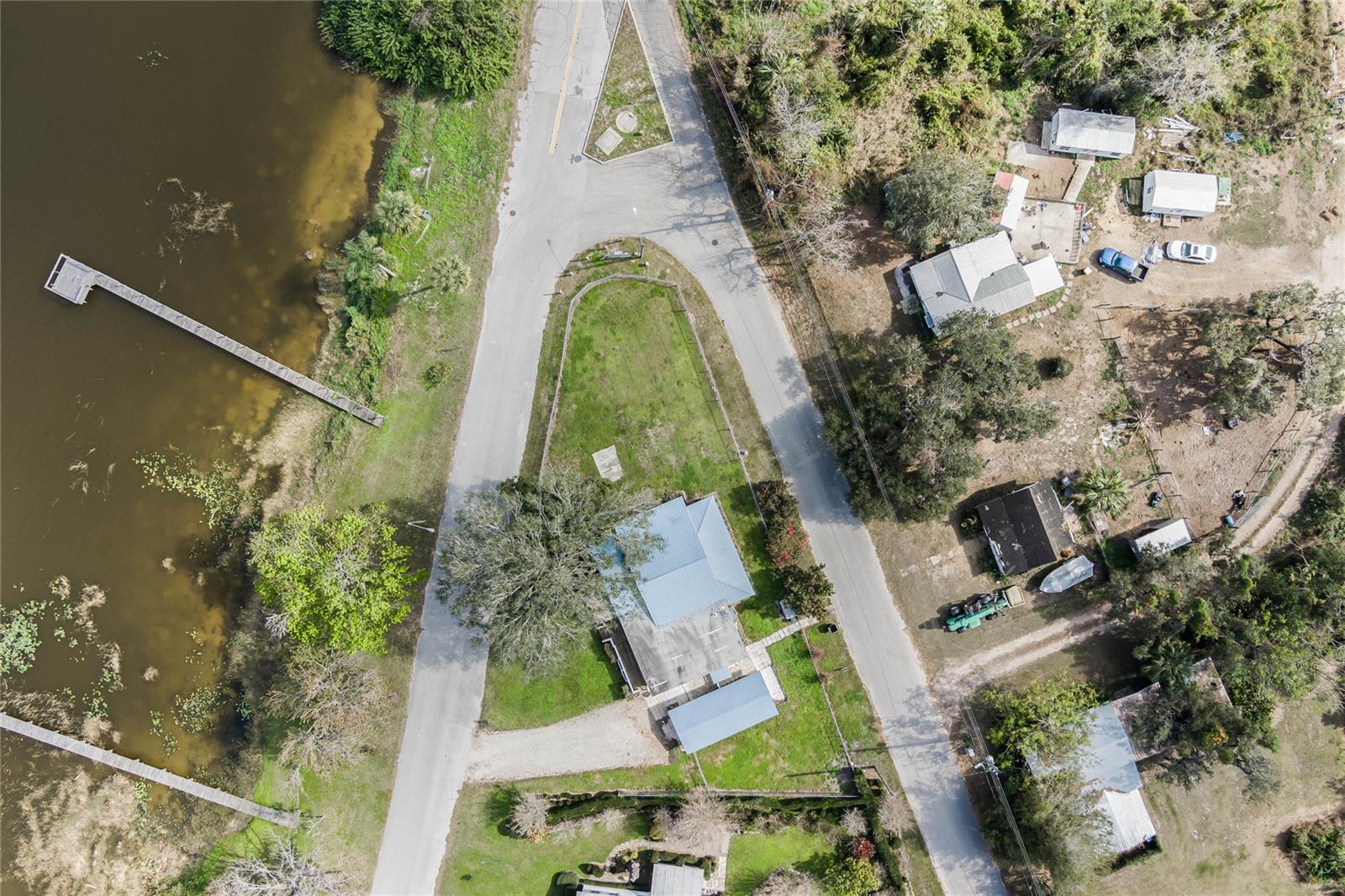 922 S LAKE REEDY BLVD
