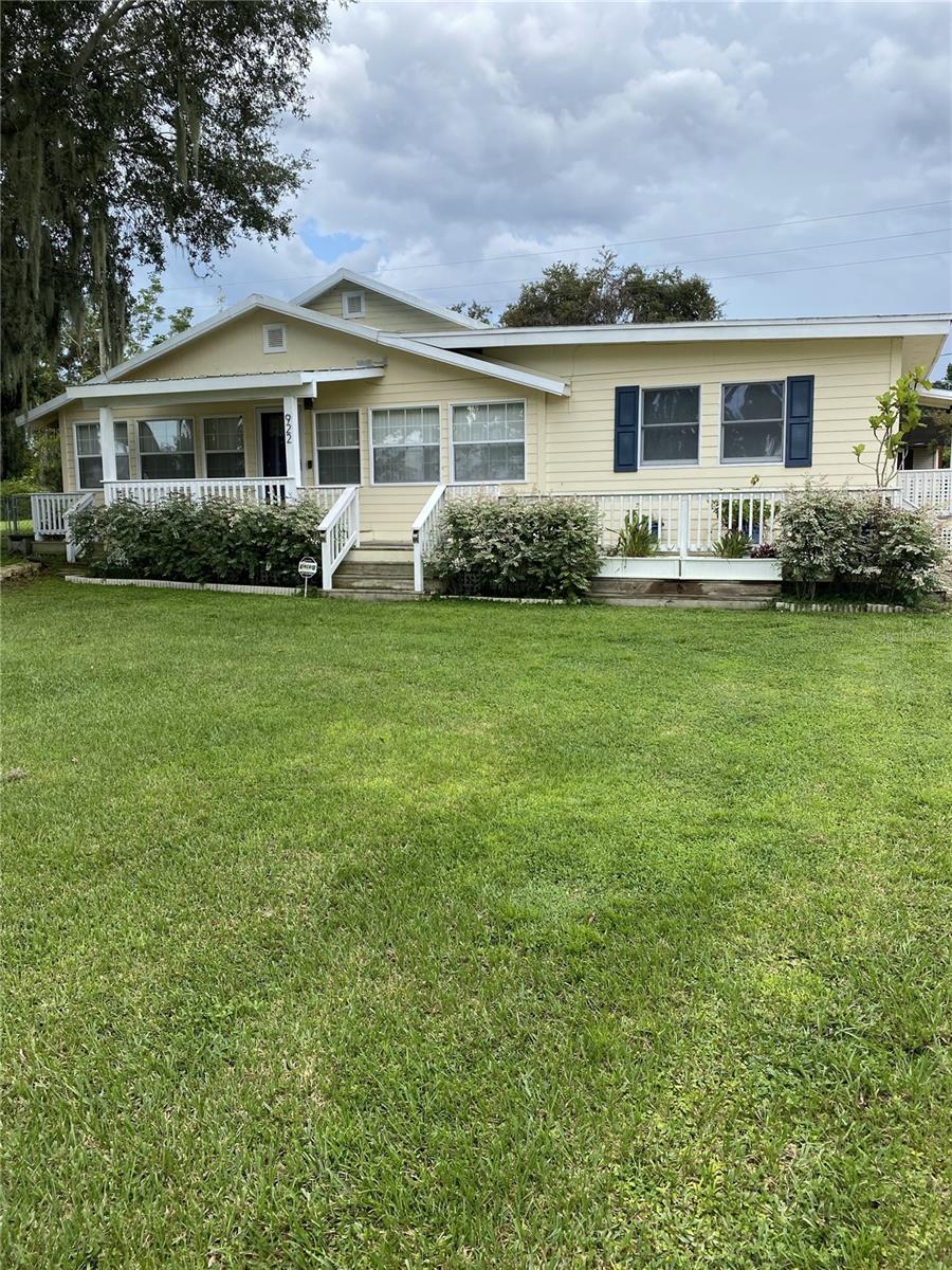 922 S LAKE REEDY BLVD