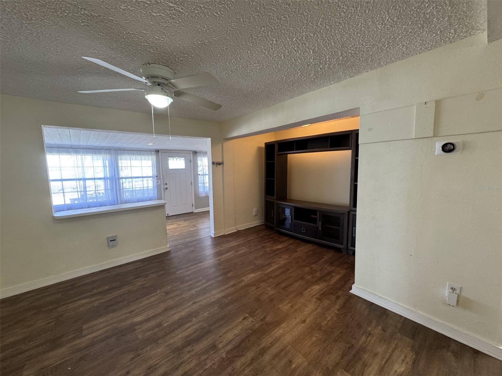 922 S LAKE REEDY BLVD