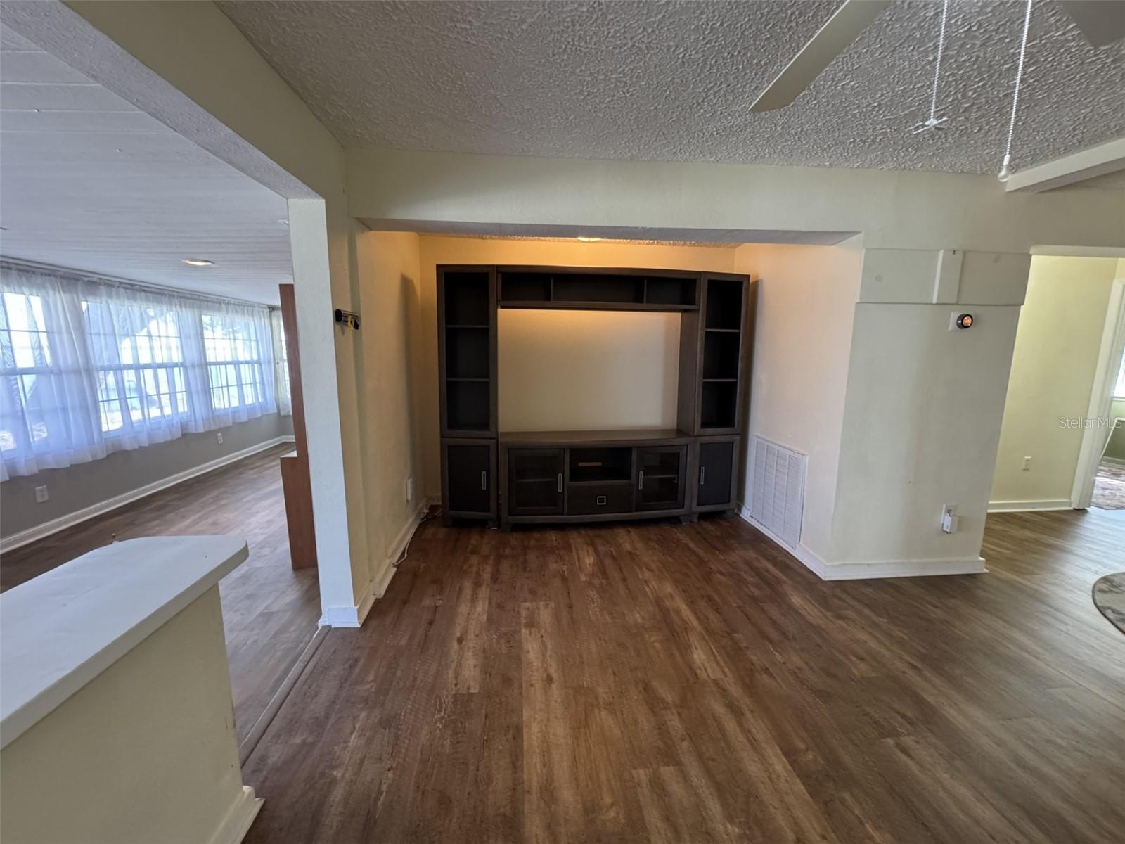 922 S LAKE REEDY BLVD