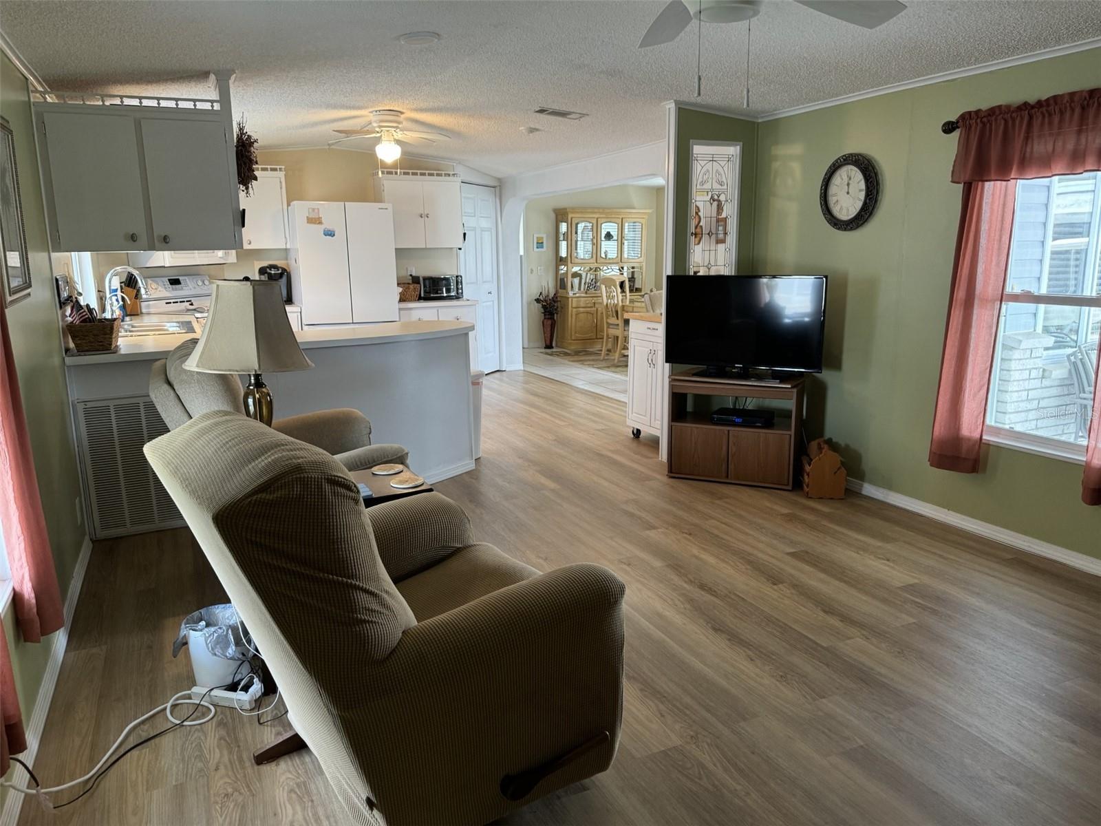 245 CHERRYWOOD DR