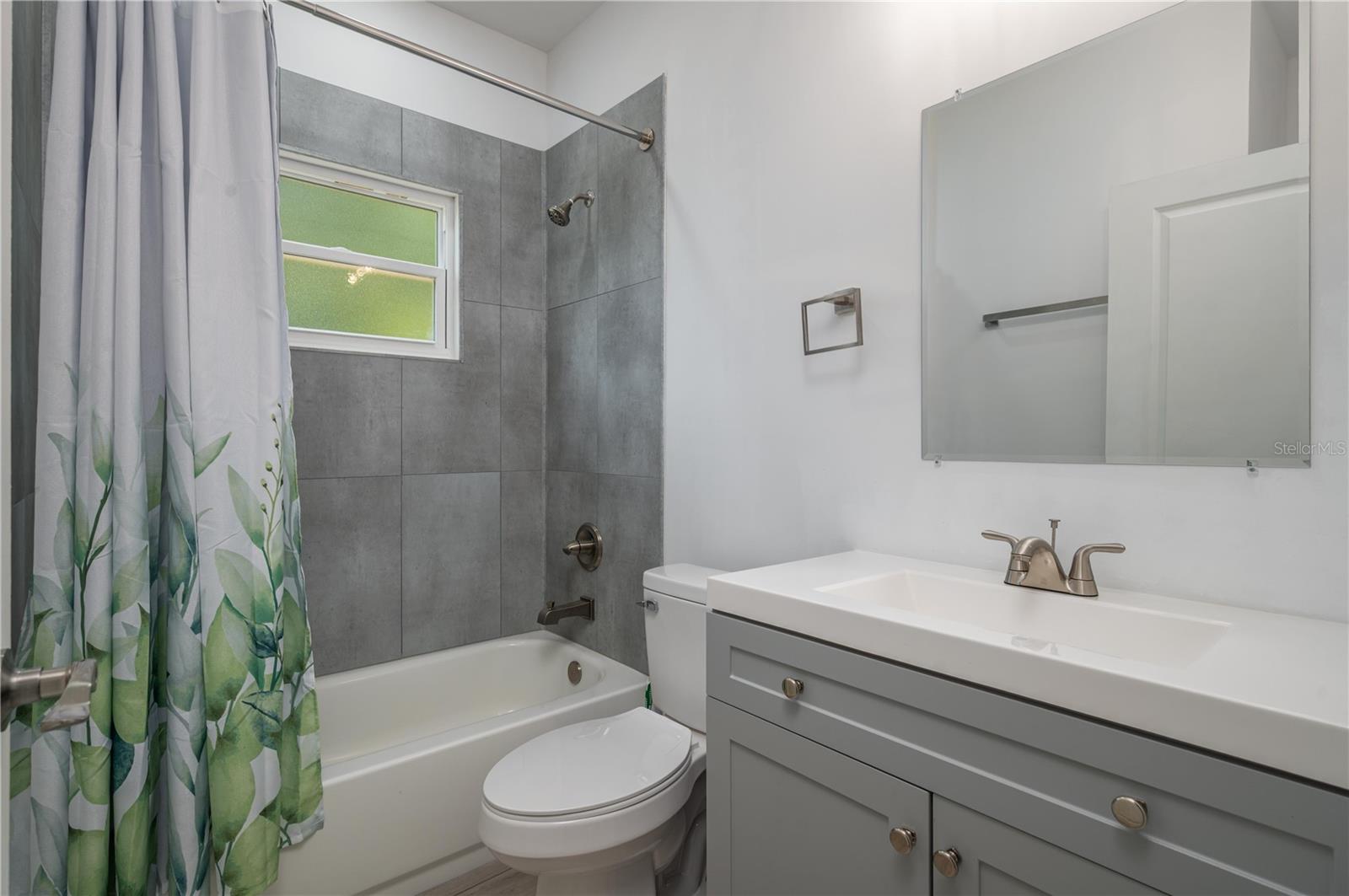 1340 W FROSTPROOF RD