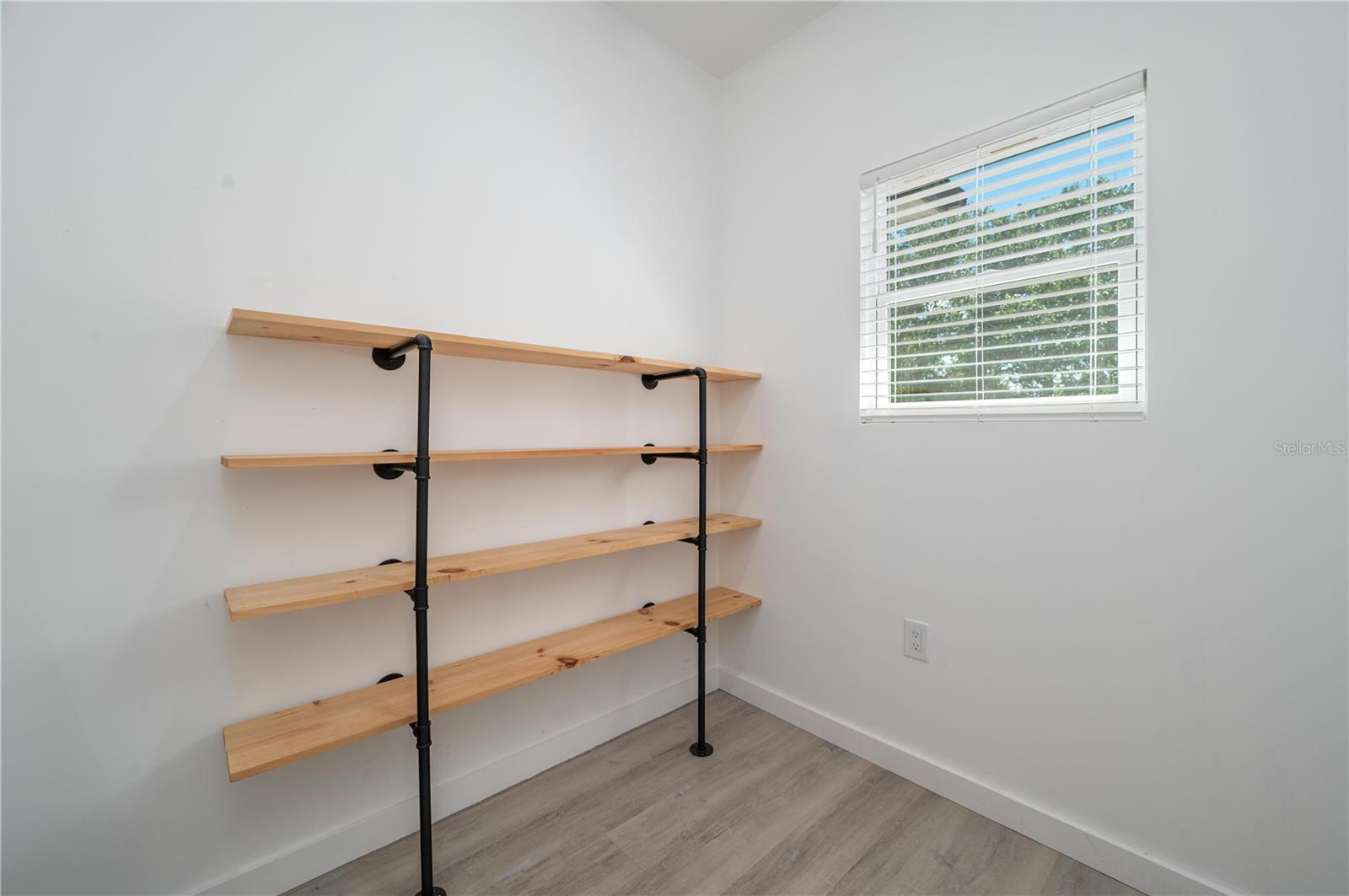 1340 W FROSTPROOF RD