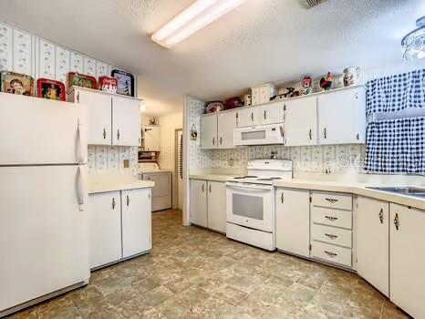 8442 BREEZE HILL DR