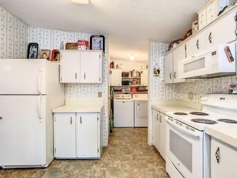 8442 BREEZE HILL DRIVE