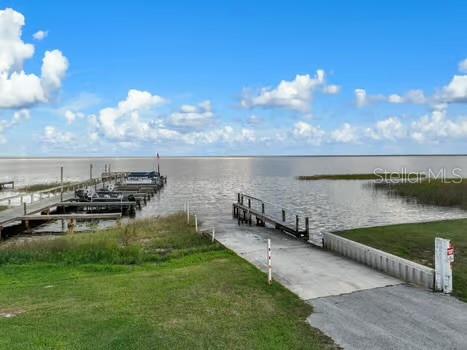 8442 BREEZE HILL DRIVE