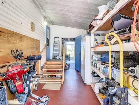 8442 BREEZE HILL DRIVE