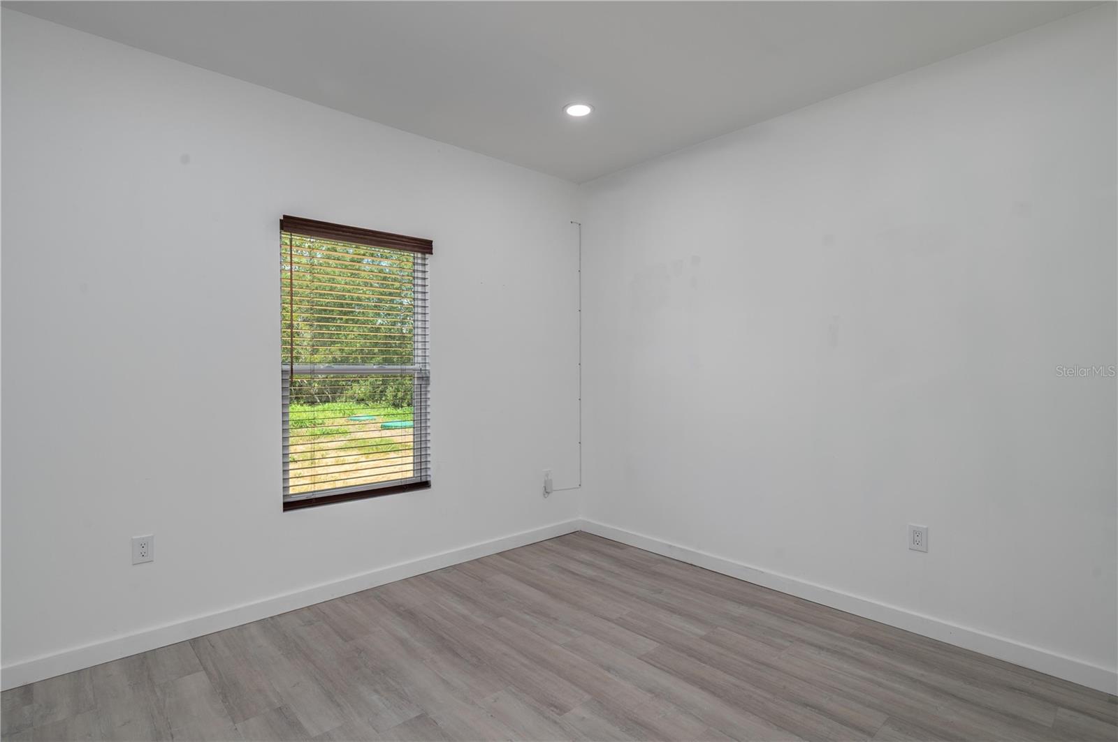 1340 W FROSTPROOF RD